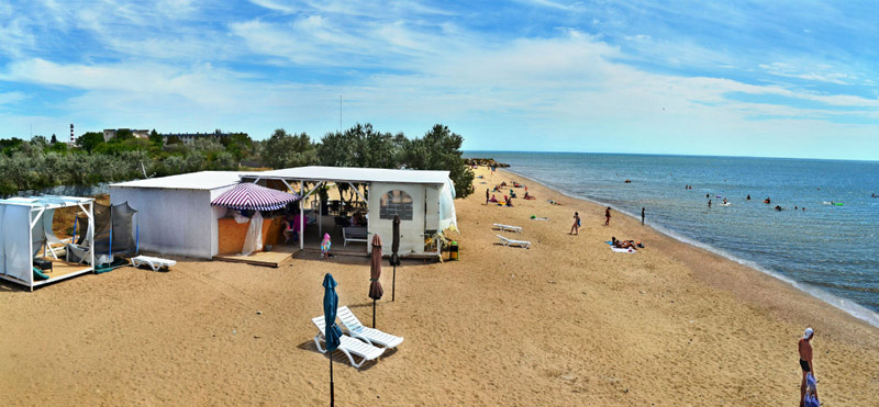 Побережье Черного моря в Крыму — пляж «Мохито»
