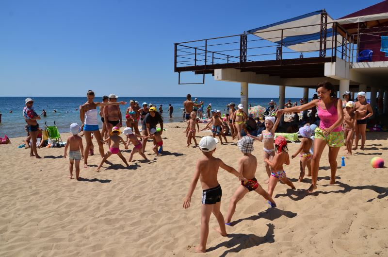 Песчаный пляж в Крыму для детей 