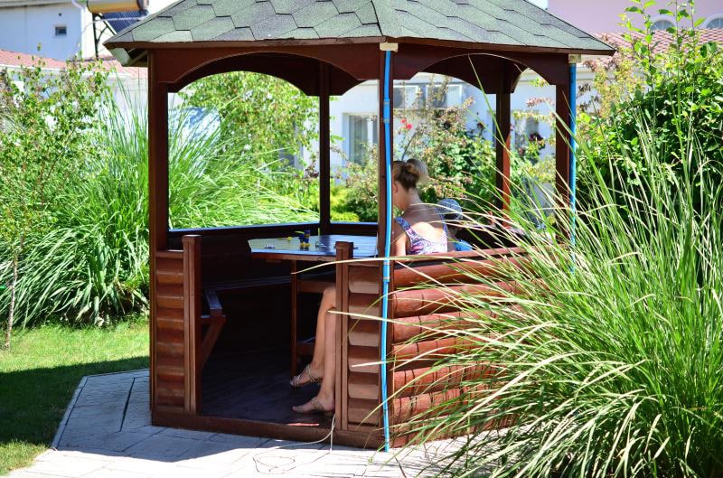 Беседка для отдыха в «Риф» евпатория частные пансионаты