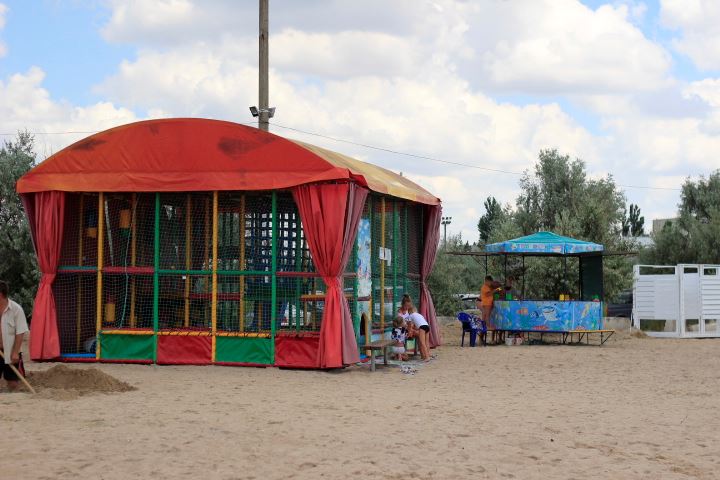 Лабиринт для детей на пляже отдых в крыму с детьми песчаный пляж