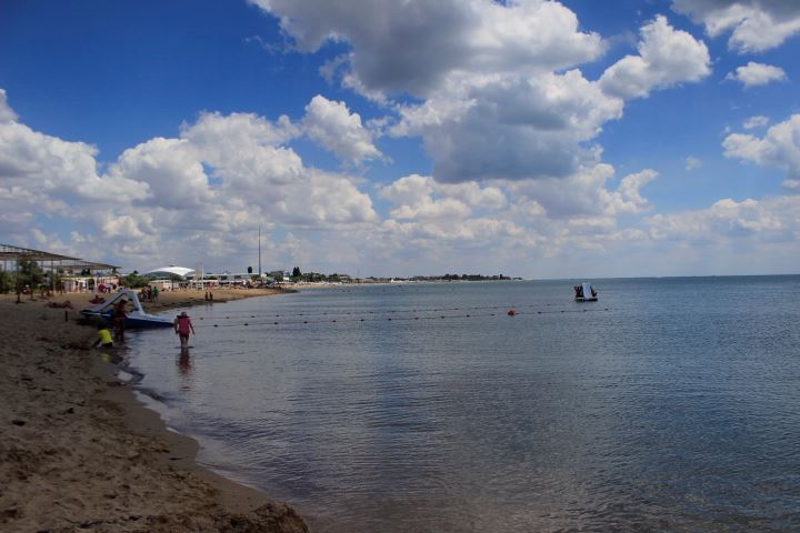 Песчаное побережье Заозерного какие пляжи в крыму песчаные