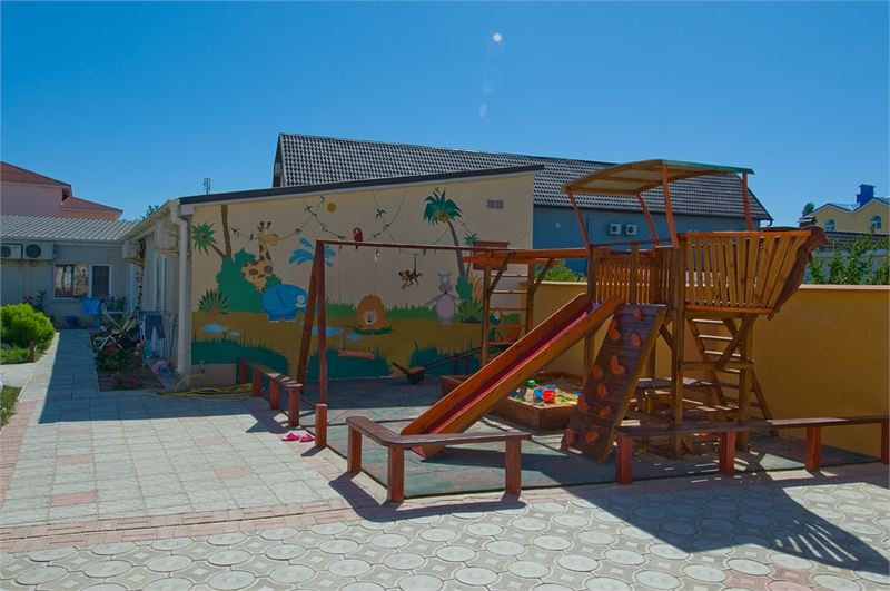 Детская площадка отели евпатории все включено
