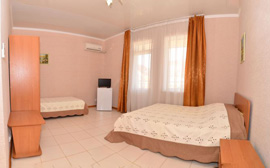 Уютный номер в «Риф» - отдыхай осенью у моря! бархатный сезон в евпатории