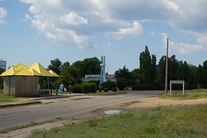 Въезд в Заозерное поселок в крыму заозерное