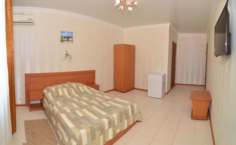 Уютные номера Отель на Западном берегу Крыма - Риф